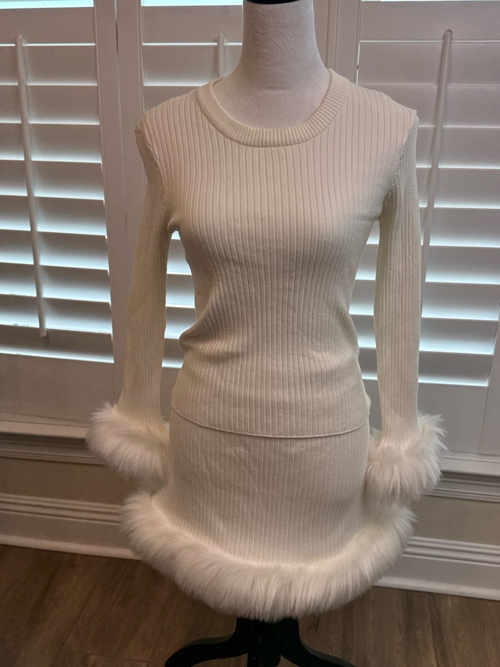 Show me your MuMu Ribbed Knit Fran two piece set skirt  top with Faux Fur Trim